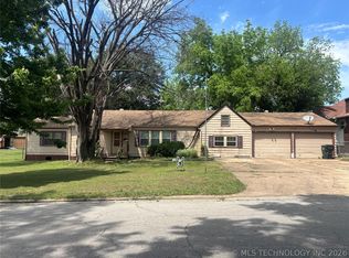 1229 E 10th St, Okmulgee, OK 74447