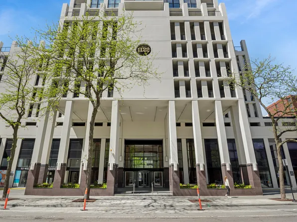 1122 N Clark St APT 3905, Chicago, IL 60610
