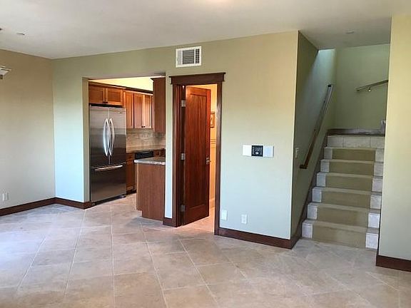 5th image of 828 E Thompson Blvd Unit F