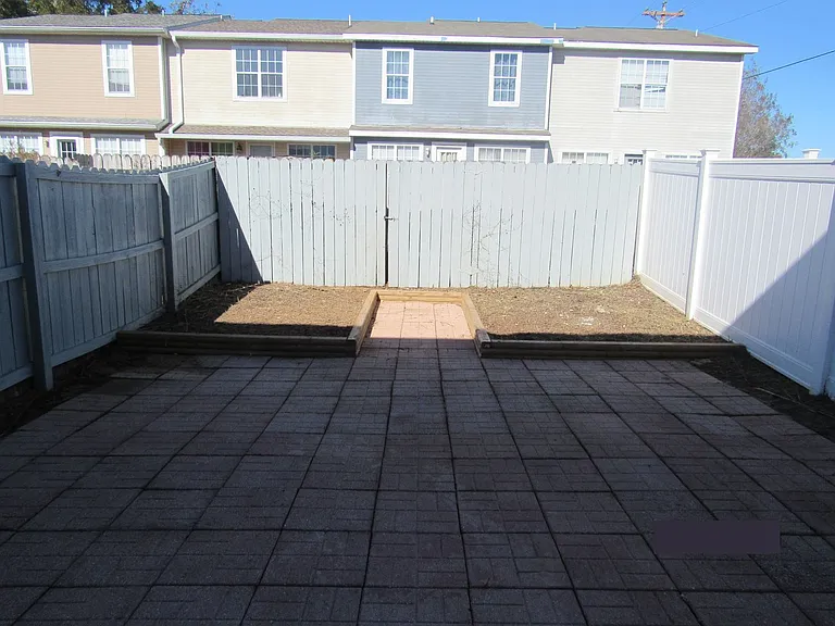 121 Palm Dr — Photo 14