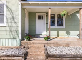 403 N College St, Weimar, TX 78962