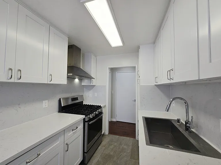 1559 Armacost Ave #302 — Photo 8