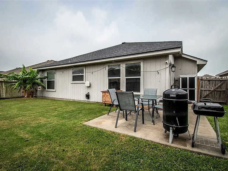 3810 Los Arroyos Dr — Photo 4