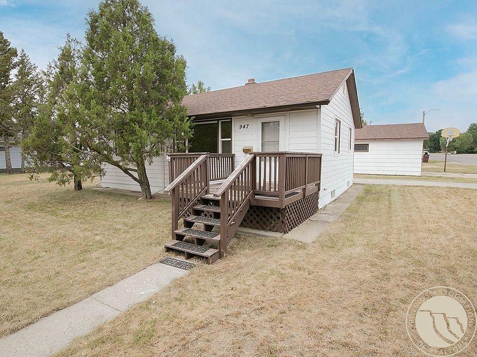 1st image of 947 1st St E