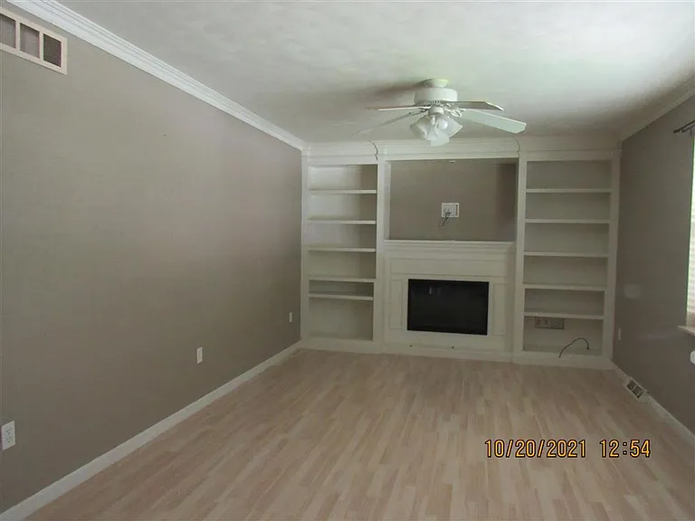 10 Tanbark Dr — Photo 3