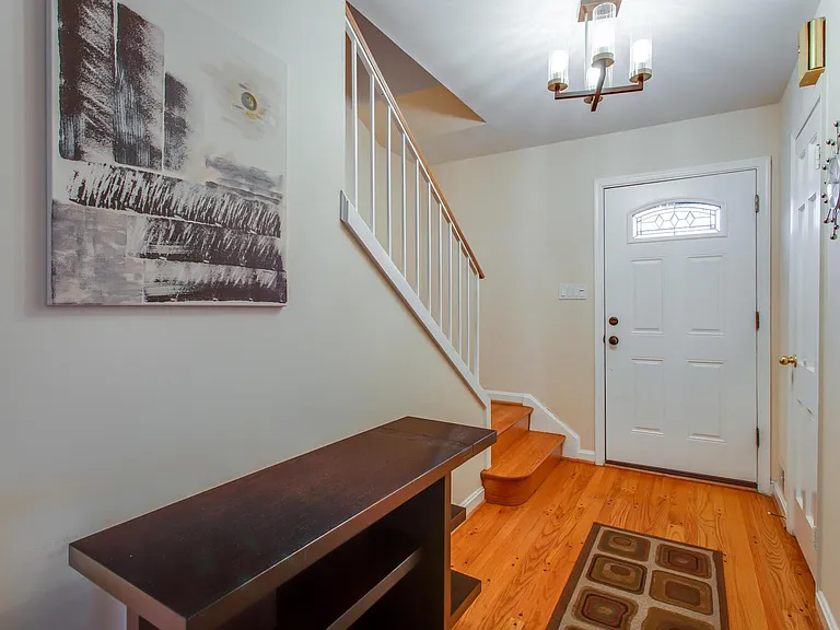 6063 Hardwick Pl — Photo 4