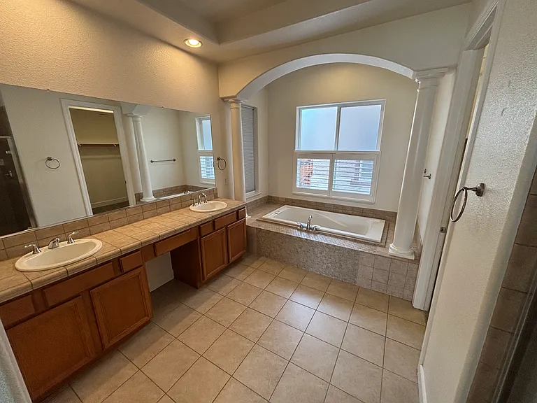 10765 Serratina Dr — Photo 12