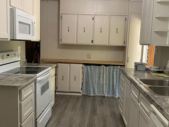 Kitchen - new flooring - new canibets and countertops