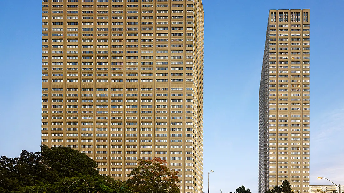 Leaside Towers — Photo 3