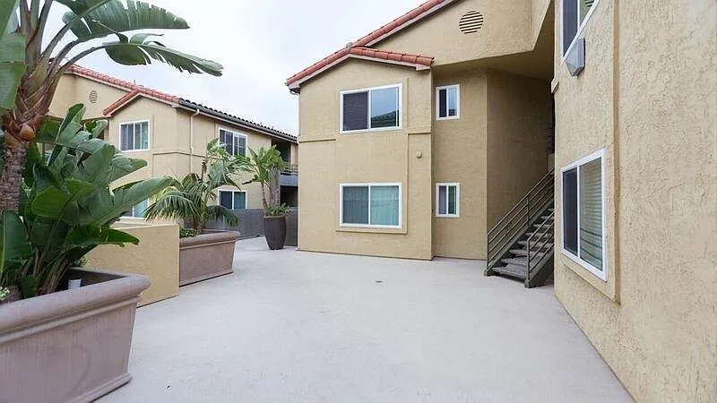Building Photo - 7405 Charmant Dr #1912