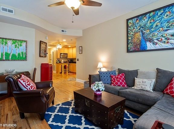 3rd image of 4348 N Sacramento Ave #1