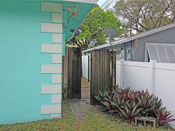 2nd image of 886 NE 35th St