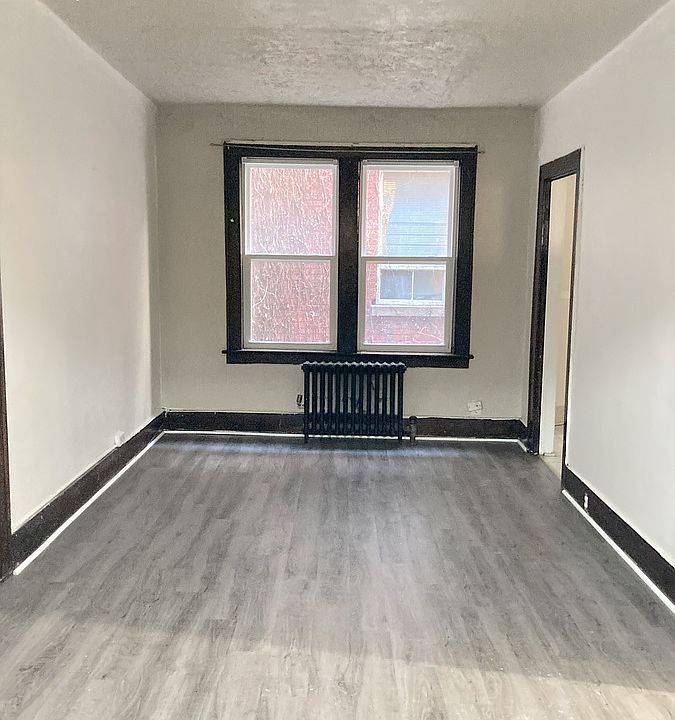 1st image of 524 Pitt St W Unit 105