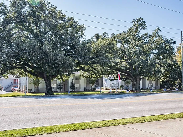 Twin Oaks Apartments — Photo 22