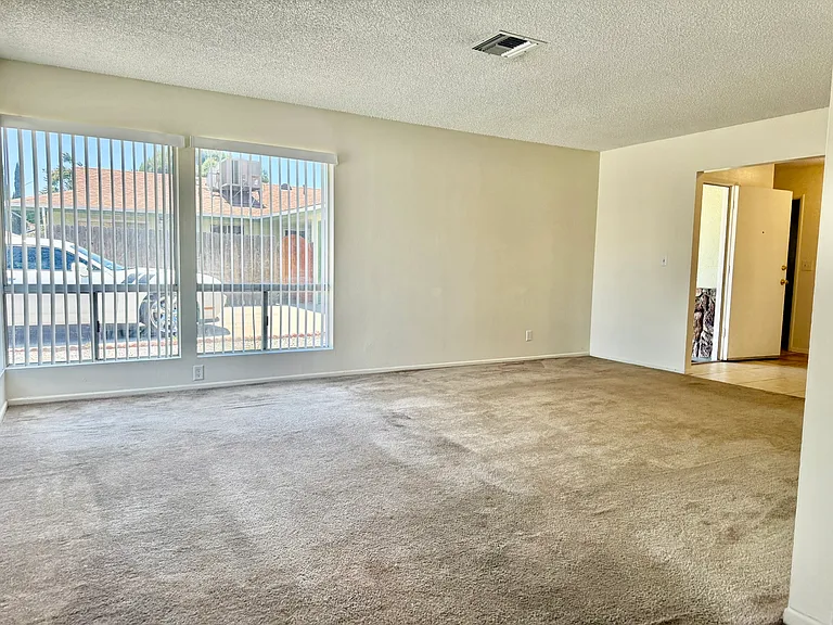 26071 Camphorwood Ave — Photo 4
