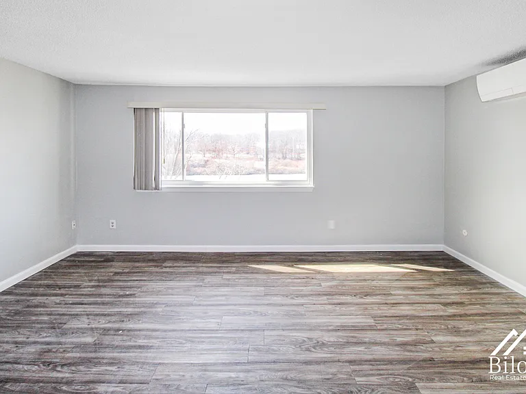 Northfield Manor Apartments — Photo 8