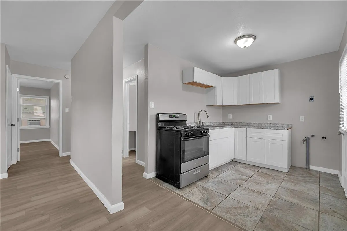 2 bed, 776 sqft, $1,350 — Photo 3