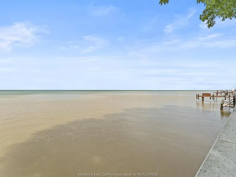 12746 Riverside Dr E — Photo 35