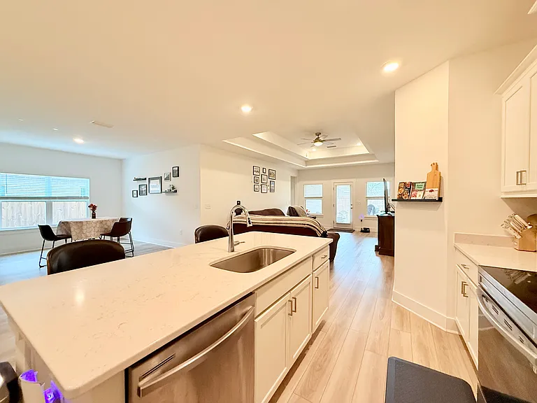 16924 Fedora Dr — Photo 9