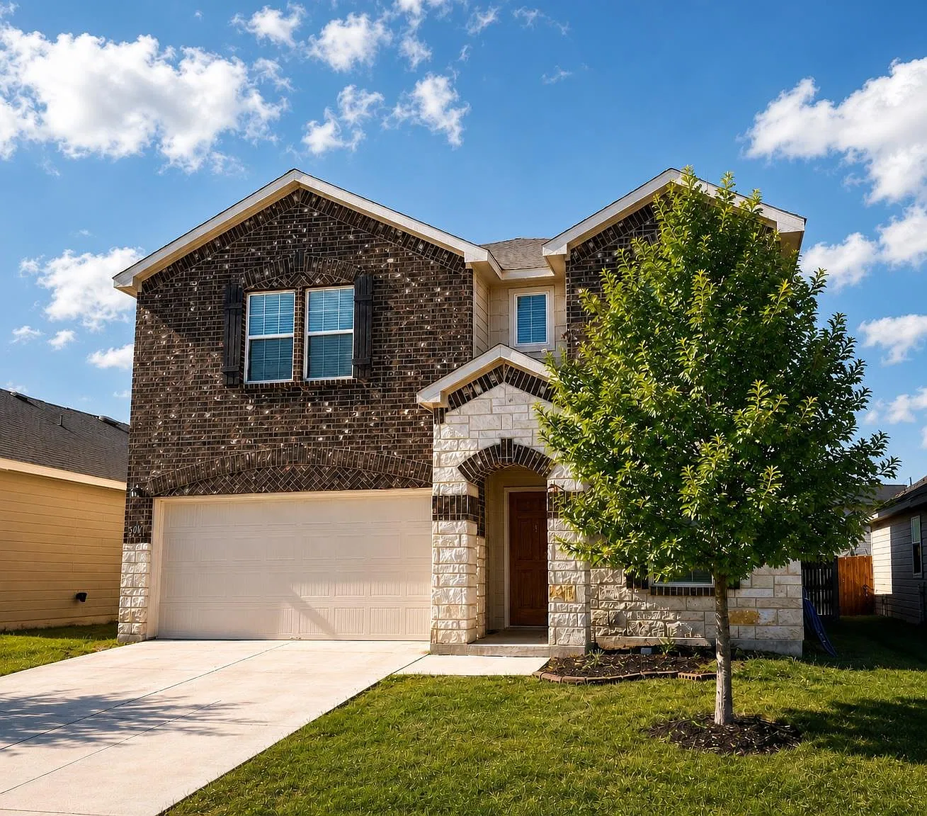 4 bed, 3.0 bath, 2301 sqft, $2,200 — Photo 1