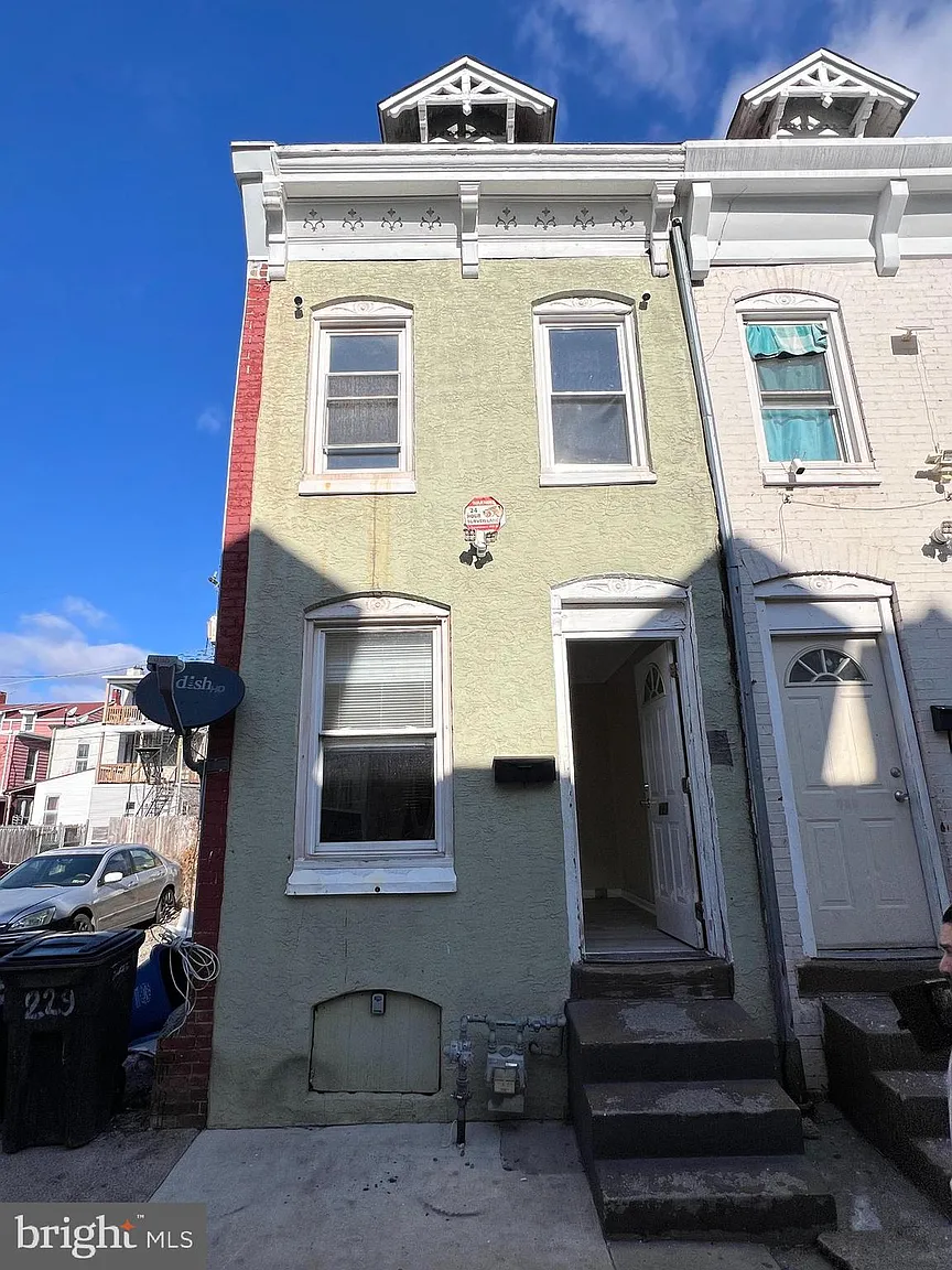 227 Hudson St photo 1