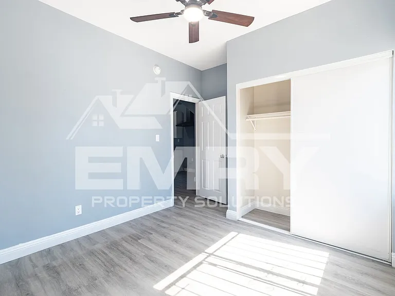 4302 S Hoover St — Photo 9