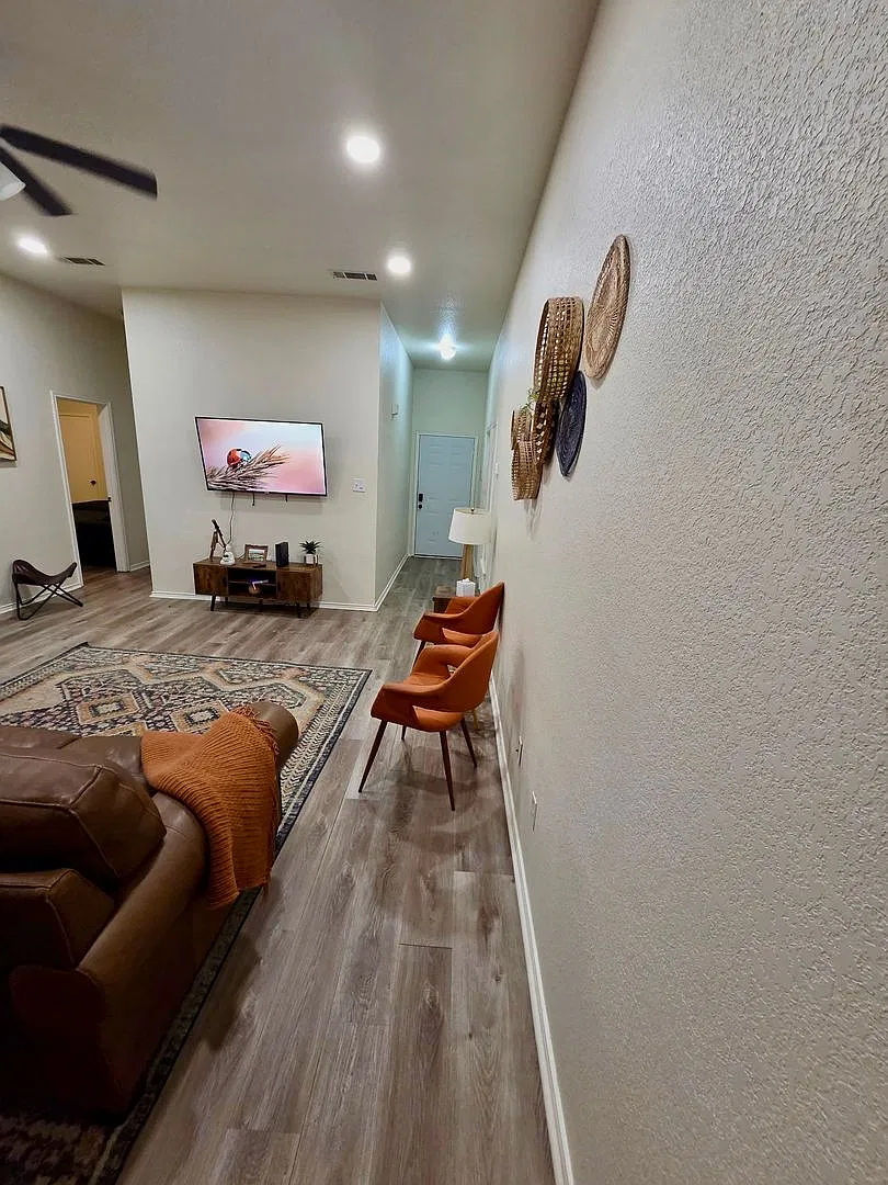 Fully Furnished & Move-In Ready — Photo 3