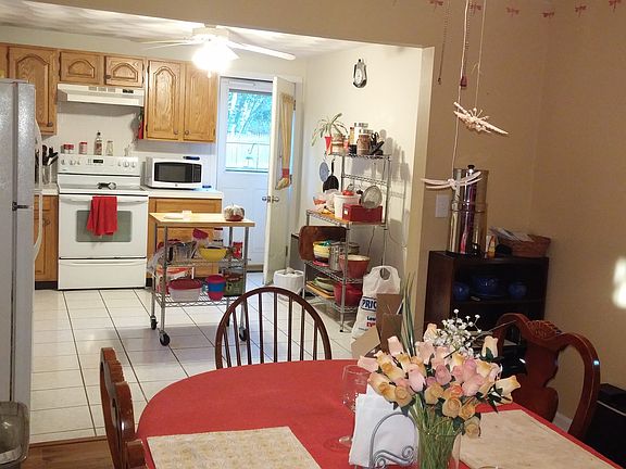 3rd image of 34 Steere Dr