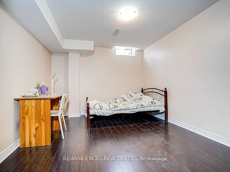 31 Durant Cres #BASEMENT — Photo 10