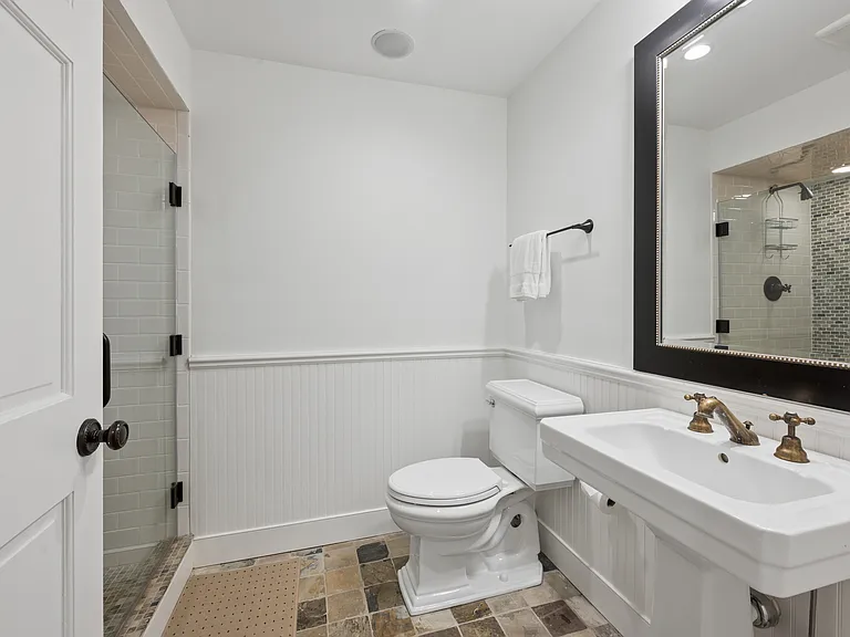 8 Lauras Ln — Photo 21