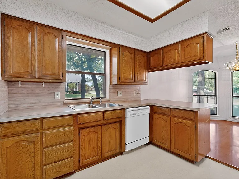 7517 Crosstimbers Ln — Photo 12