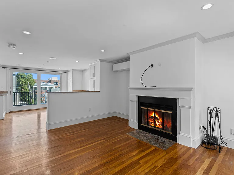 256 W 3rd St #2 — Photo 10