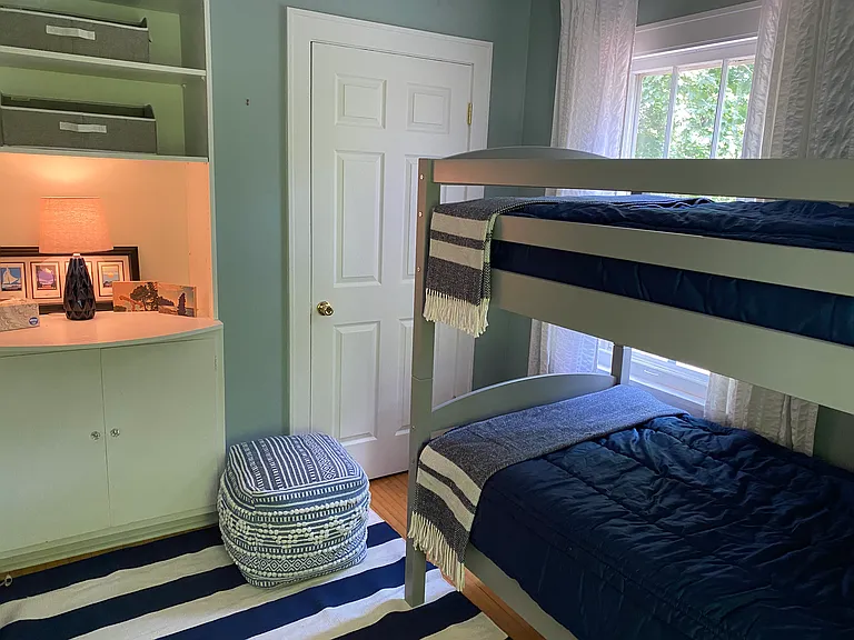 415 Gardner St E — Photo 14