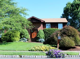 15 Glendale Ln, Fairfield, NJ 07004