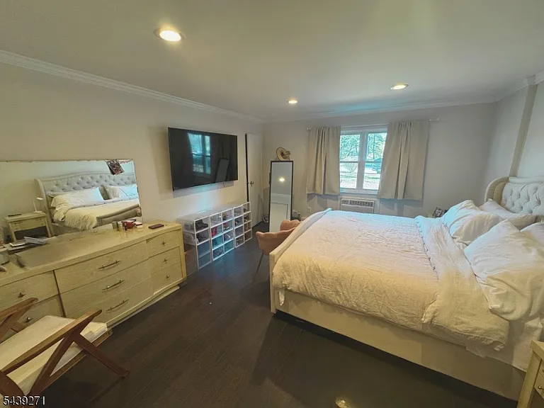 806 Eves Dr #2H — Photo 4
