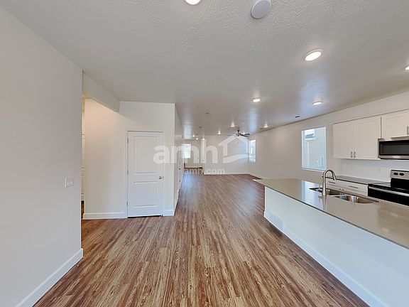 5th image of 2624 W 3340 S