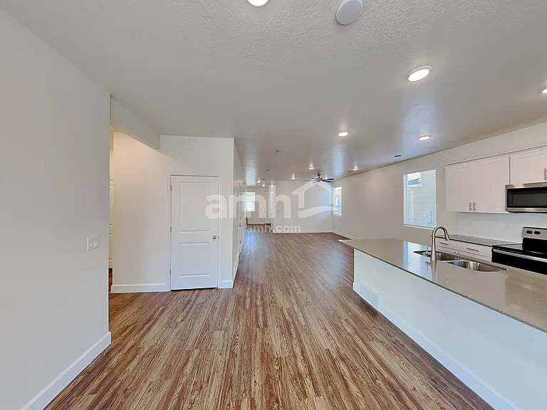 2624 W 3340 S — Photo 5