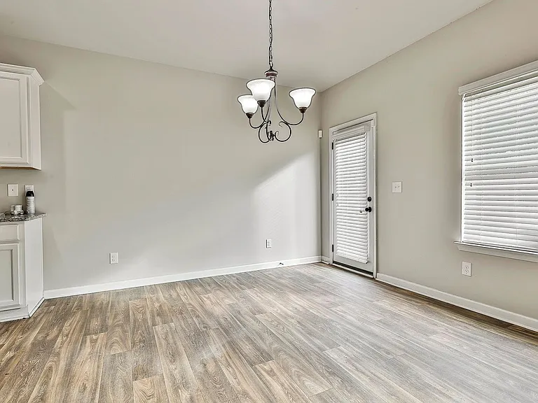 5037 Pioneer Pkwy — Photo 7