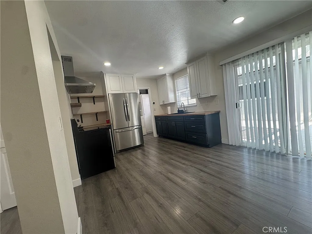 3 bed, 2.5 bath, 1232 sqft, $3,800 — Photo 4