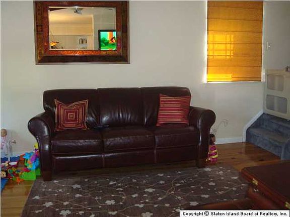 5th image of 359 Hylan Blvd #A