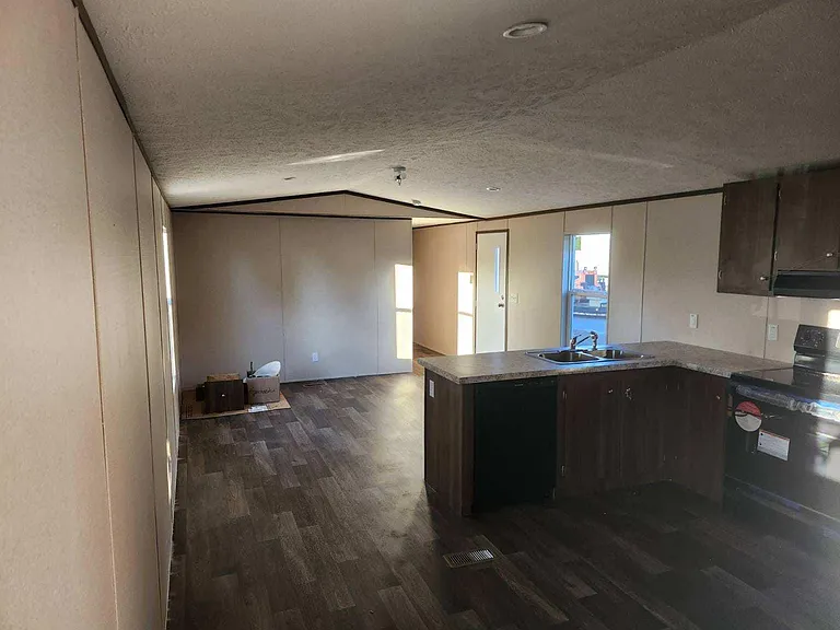 888 Dale Ln — Photo 6