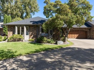 14609 Southpointe Ct, Burnsville, MN 55306