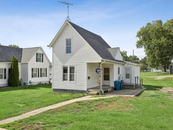 712 10th St, De Witt, IA 52742