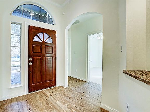 4th image of 5710 Cerritos Dr