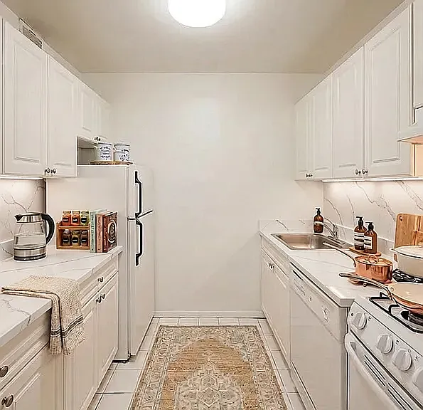 220 E 24th St #5H — Photo 3