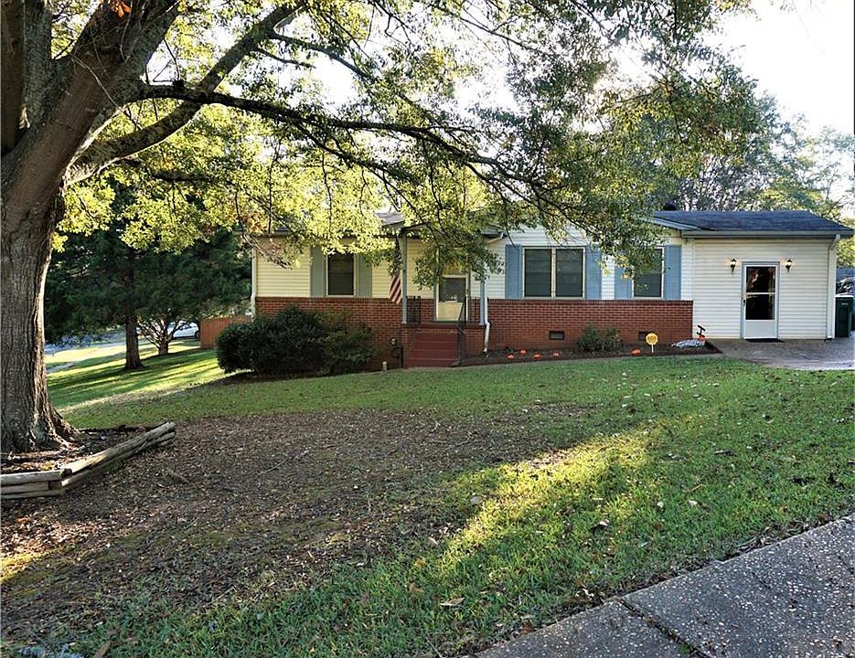 1st image of 5527 18th St E