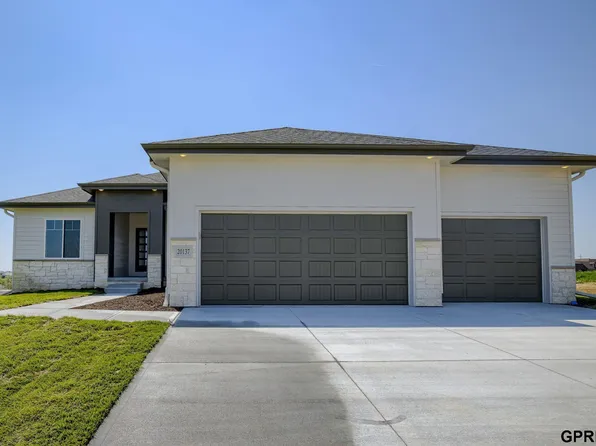 21151 Jessie Ave, Elkhorn, NE 68022