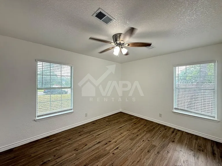 2902 Woodcliffe St — Photo 15
