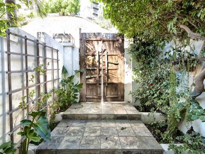 3880 Alta Mesa Dr, Studio City, CA, 91604