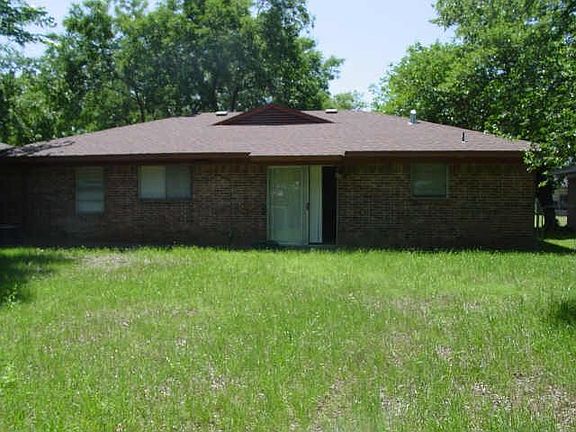 2nd image of 810 Louise Ave
